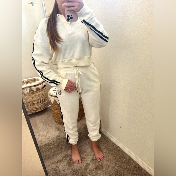 Cream Terrycloth 2-Piece Set with Striped Detail – Cozy & Chic - Picture 4 of 8